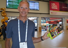 Greenhouse adviser Jan van Paassen came to pick up some Greenhouse Guides
